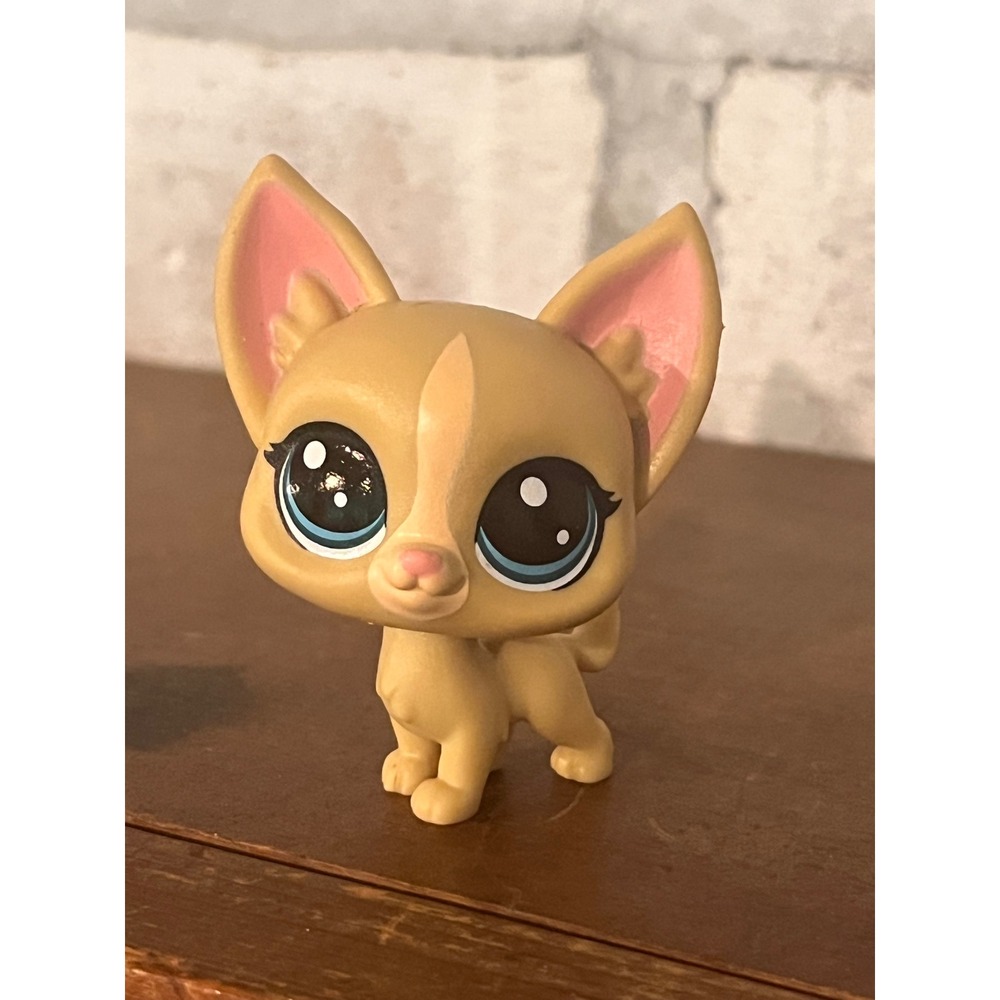Hasbro Littlest Pet Shop LPS Tan Beige Chihuahua #92 Poco La Playa Puppy Dog